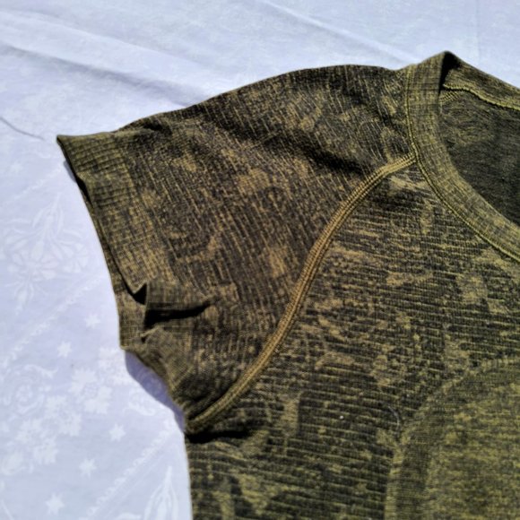 Lululemon Swiftly Tech Short Sleeve Crew - Black / Brave Olive - Size 4 - Picture 6 of 16